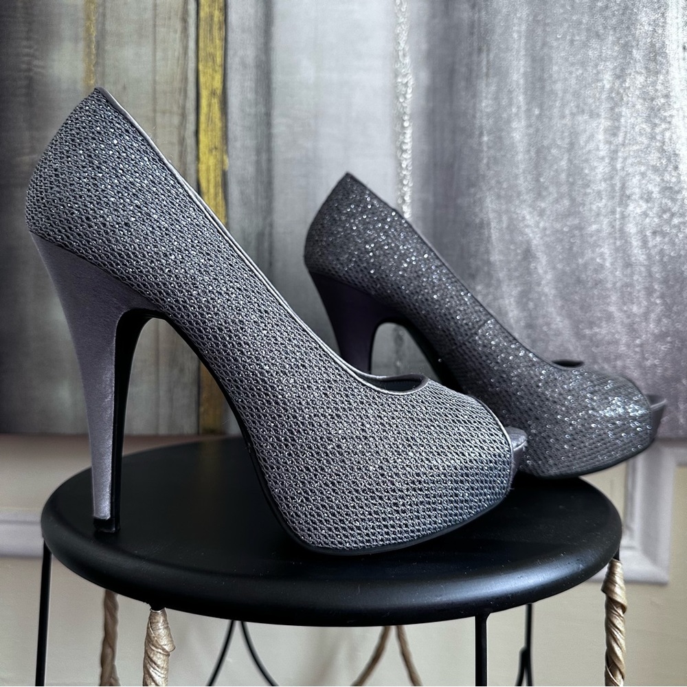 Chinese Laundry Disco Silver Glitter Mesh Platform Heels Hey There 7.5